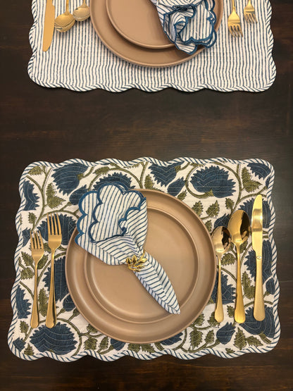 Winter Vine Scalloped Placemat