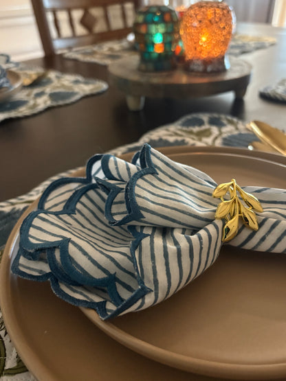 Winter Vine Scalloped Placemat