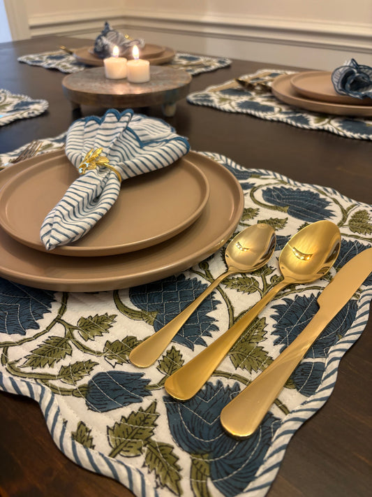 Winter Vine Scalloped Placemat